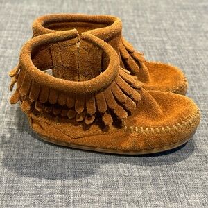 Minnetonka Toddler Fringe Moccasins - Tan